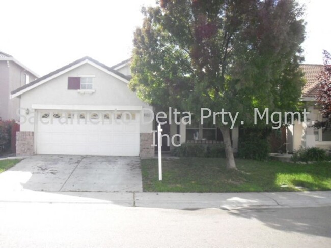 Charming 4 bed/ 2 bath home in Elk Grove - Charming 4 bed/ 2 bath home in Elk Grove