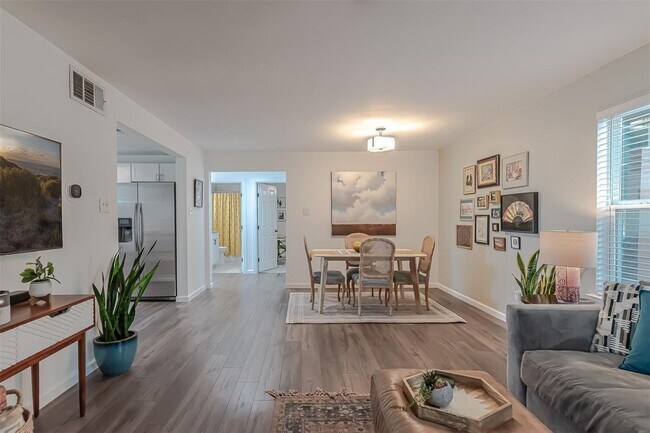 Building Photo - 3604 Clawson Rd Unit 108