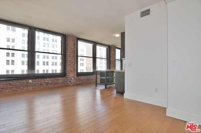 Building Photo - 460 S Spring St Unit 701 Rental