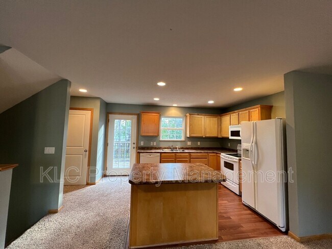 Photo - 5558 Kenton Ln