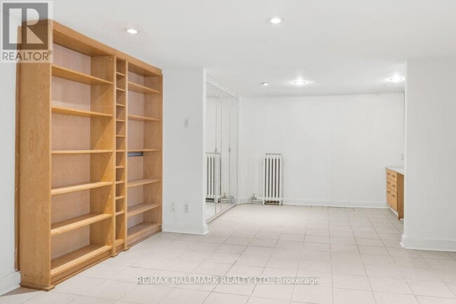Photo - 321 Palmerston Blvd