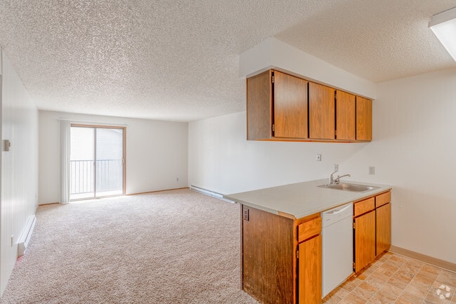 1BR, 1BA - 611 SF
