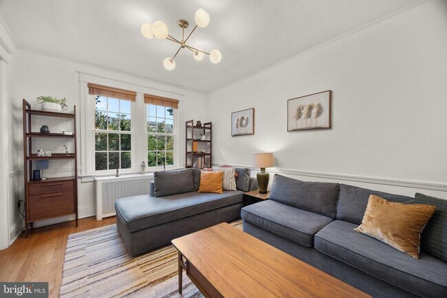 Photo - 1930 37th St NW