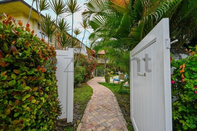 Photo - 1250 Miami Rd Unit 6