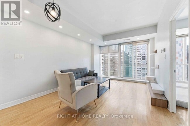 Photo - 134 York St Unit 1009