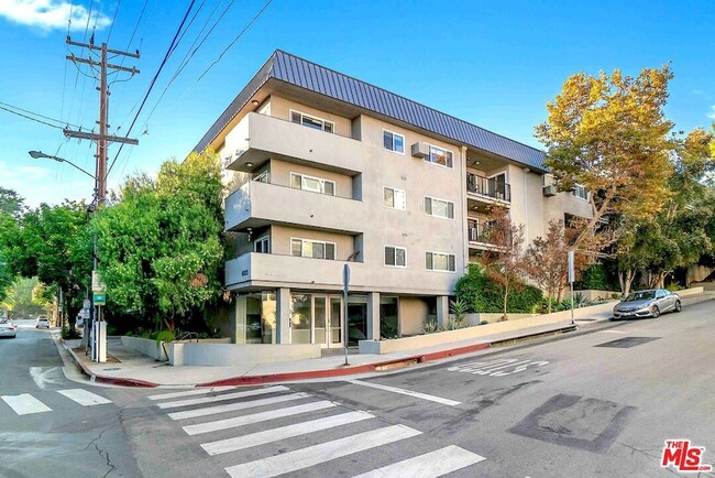 Building Photo - 9005 Cynthia St Unit 414