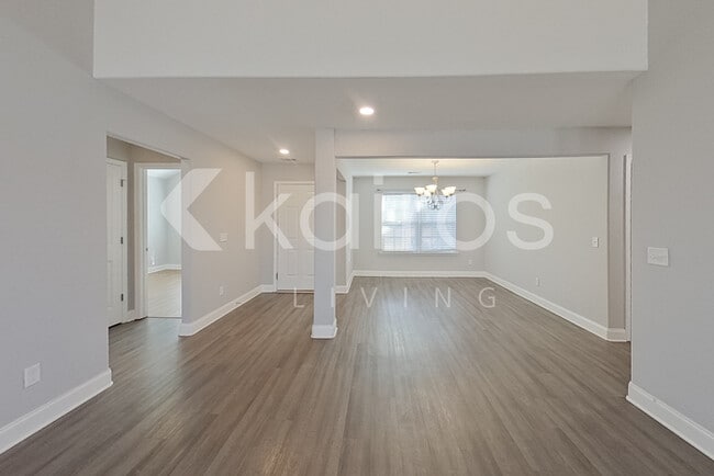 Photo - 228 Western Red Cedar Dr