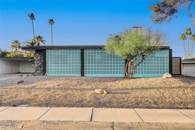 Photo - 1558 Aztec Way