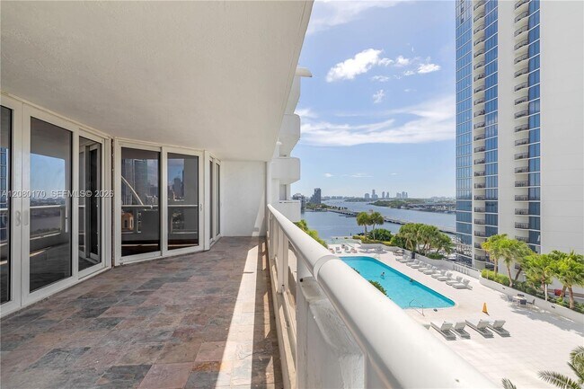 Building Photo - 1717 N Bayshore Dr Unit A-1541
