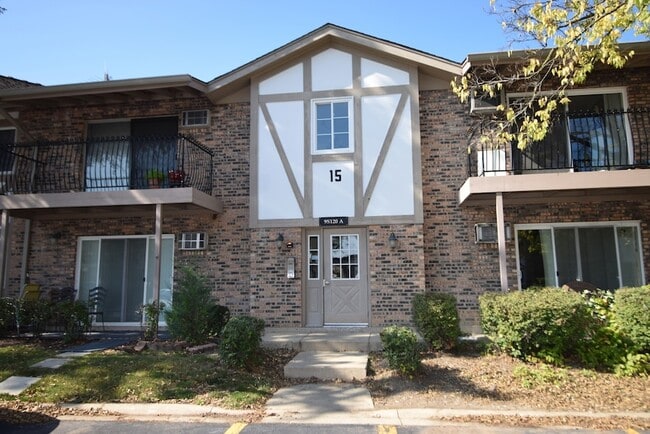 Building Photo - 9S070 Lake Dr Unit 201
