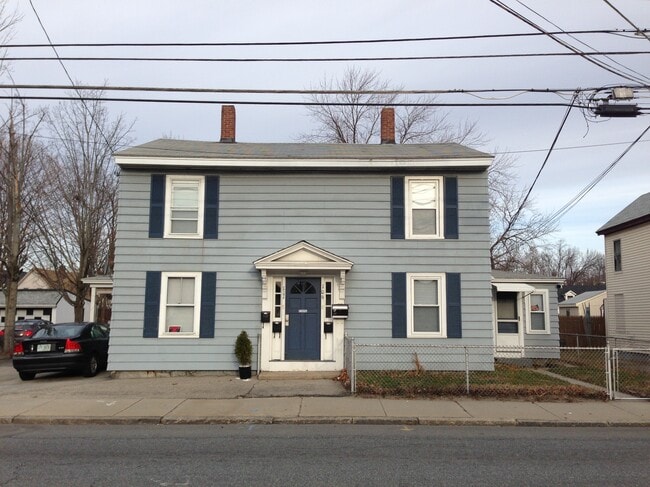 Photo - 109 W Hollis St Unidad 1st floor