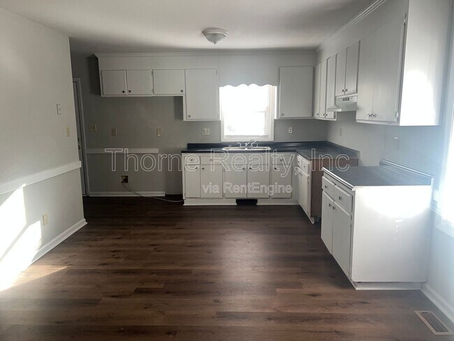 Photo - 1704 Charter Dr