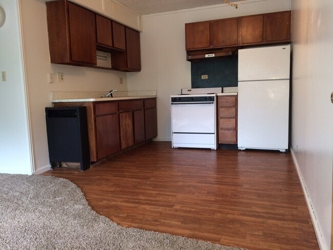 Cocina - 211-225 Weston Ave