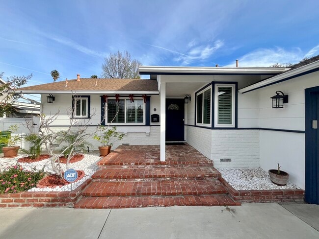 Photo - 6666 Sedan Ave