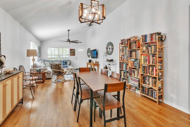 Photo - 406 Beltrees St