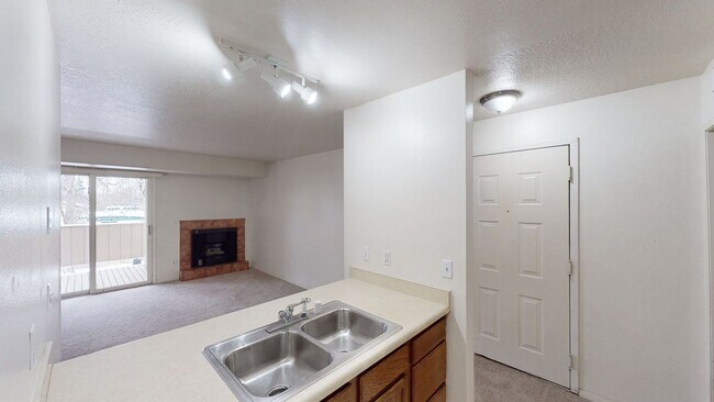 Russian Jack Apartments - Kitchen - Russian Jack