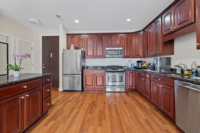 Photo - 20 Ave at Port Imperial Unit #333