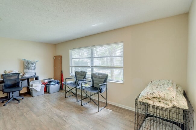 Photo - 3086 Bluebrook Dr