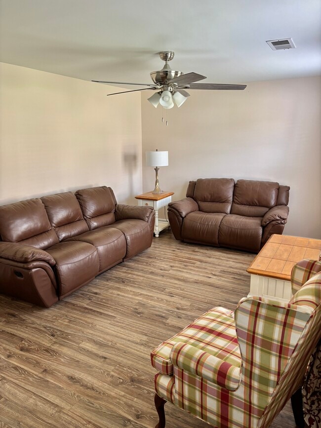 Photo - 280 Walkbridge Way