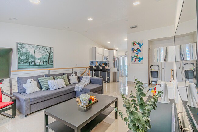 Photo - 7690 W 29th Way Unidad 202