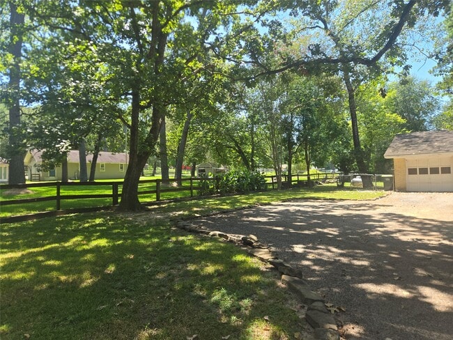 Photo - 1204 Apache Dr