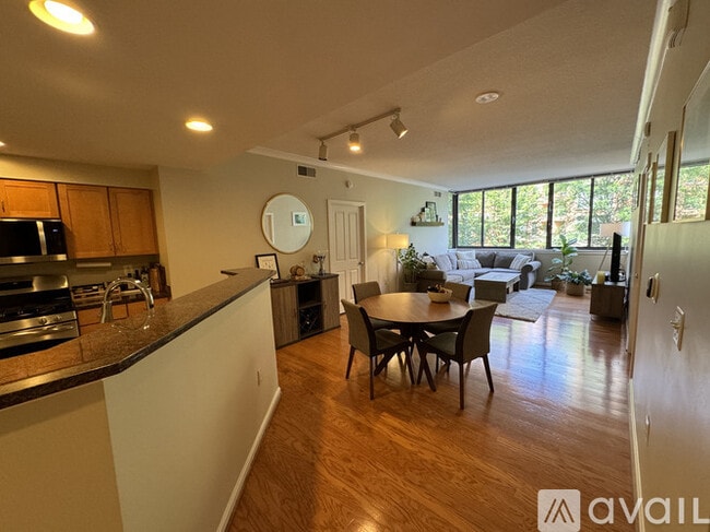 Building Photo - 2220 Fairfax Dr Unit 206 Rental