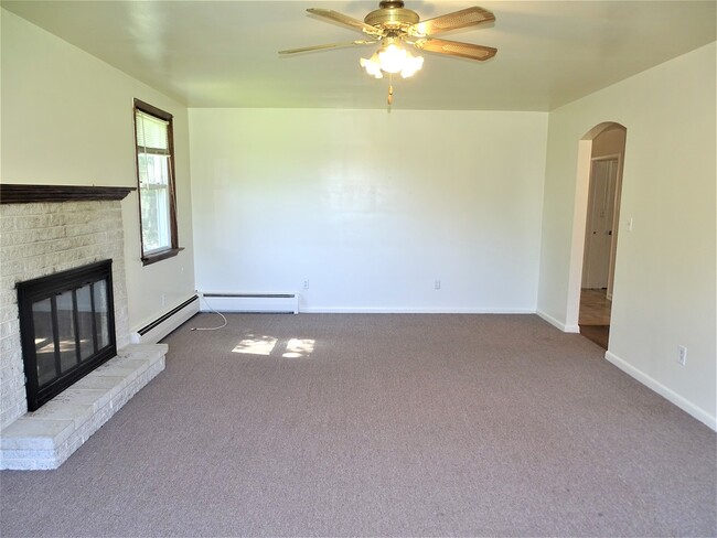 Photo - 267 E Main St