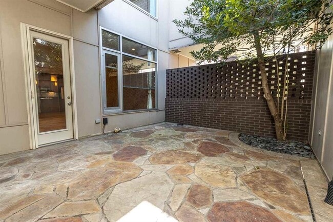 Photo - 18 W Georgia Ave