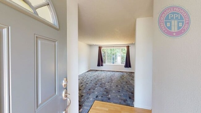 Photo - Desirable Sandy Neighborhood / Beautiful Single Level Ranch / Open Floor-Plan, Central Air