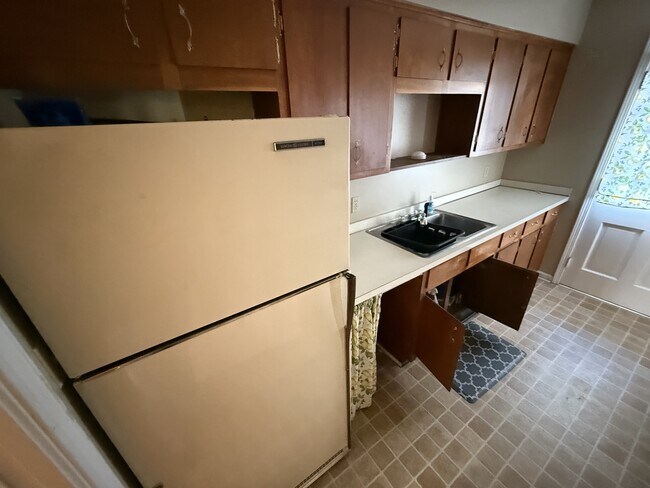 Photo - 305 S Lincoln Blvd