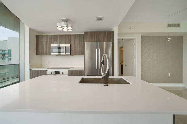Photo - 488 NE 18th St Unidad 3701
