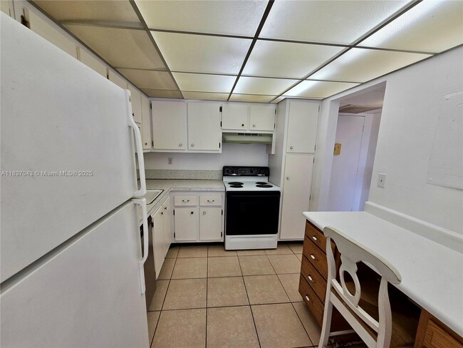 Photo - 2731 Taft St Unidad 102