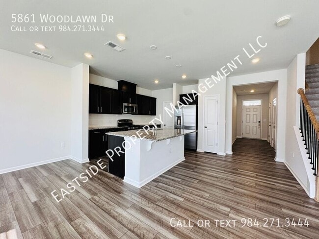 Photo - 5861 Woodlawn Dr