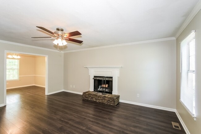 3025 Silverwood Dr