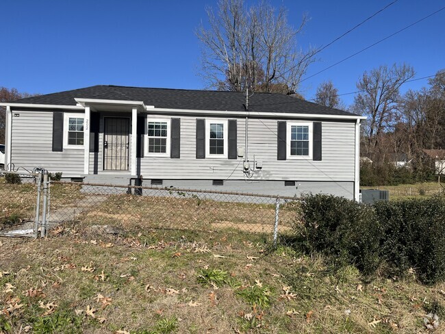 Building Photo - 202 S Lindsey St Rental