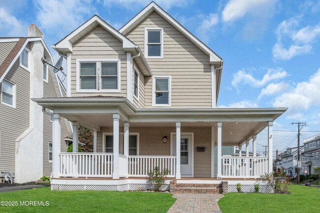 Building Photo - 300 Lareine Ave