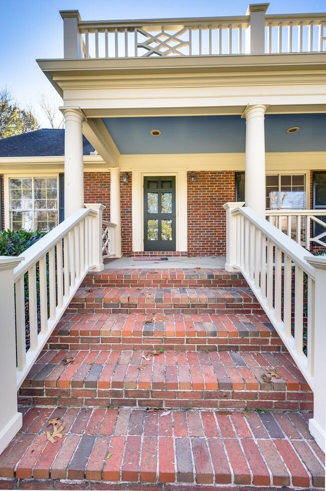 Photo - Fantastic renovated 5BE/4BA family home on beautiful oversized private Lot in the heart of Belle ...