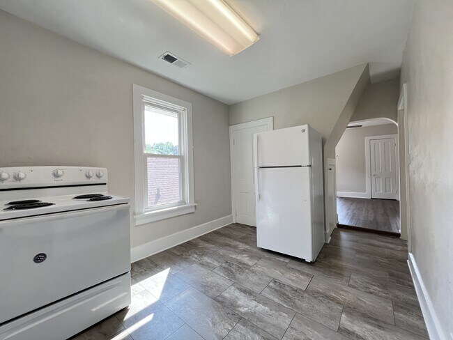 595 W 17th St