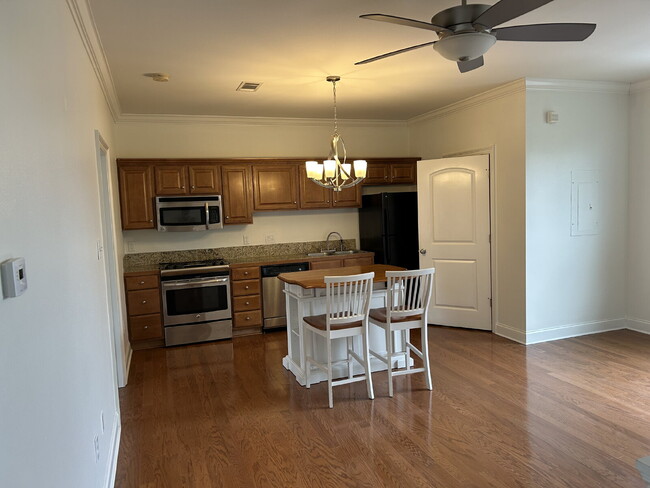 Photo - 1BR/1BA Upstairs Condo for Lease in Gated Chatsworth Court! Unit 1-C