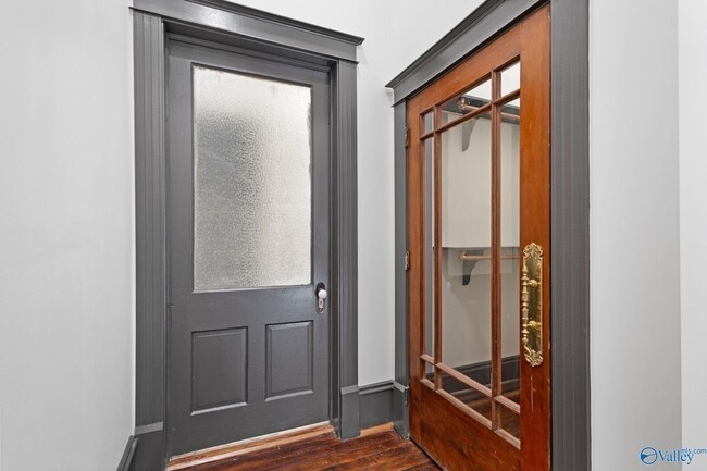 Photo - 719 Bank St NW Unit 2