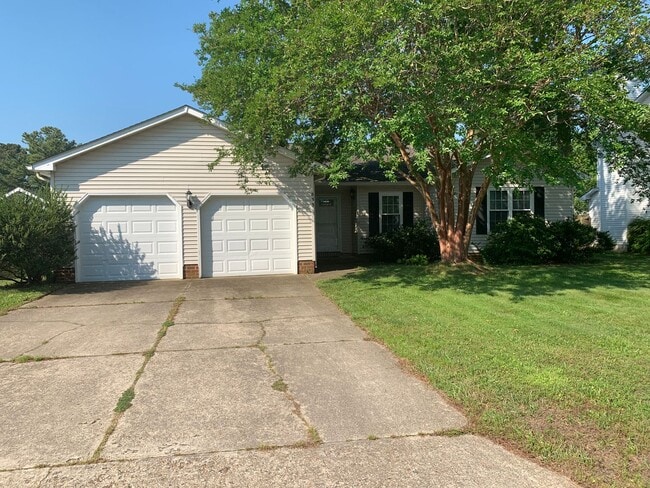 Building Photo - 3 Bedroom 2 Bathroom House