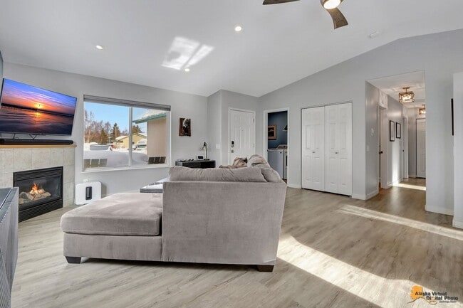 Photo - Fully Furnished Three Bedroom Executive Rental, Close to the Airport!