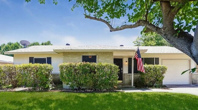 Building Photo - AVAILABLE NOW