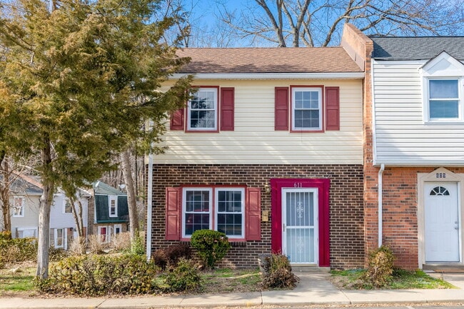 Photo - 611 Denton Cir