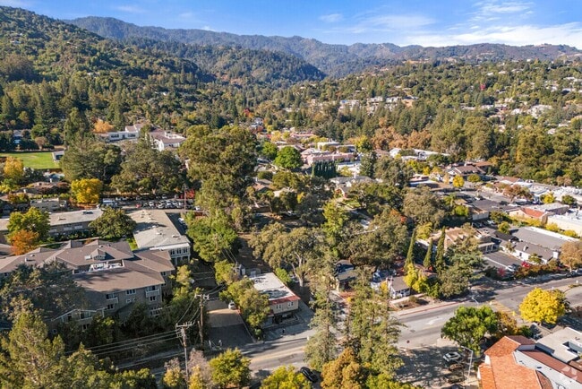 Building Photo - 20430 Saratoga-Los Gatos Rd Unit 3