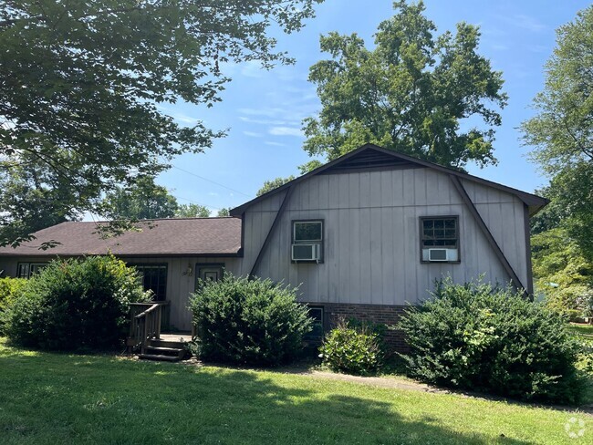 Building Photo - 1701 Ploughboy Ln Rental