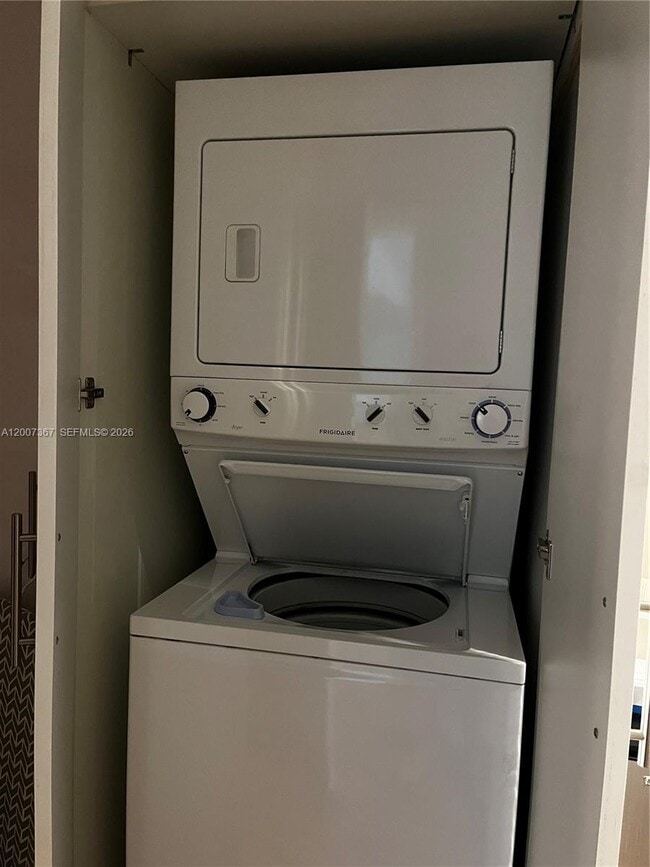 Photo - 1518 Whitehall Dr Unit 104