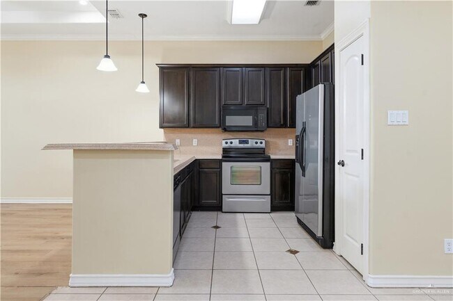 Photo - 15 Wellington Ave