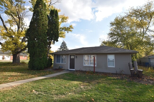 Photo - 2-3 bedroom Home in Greenfield with Garage.