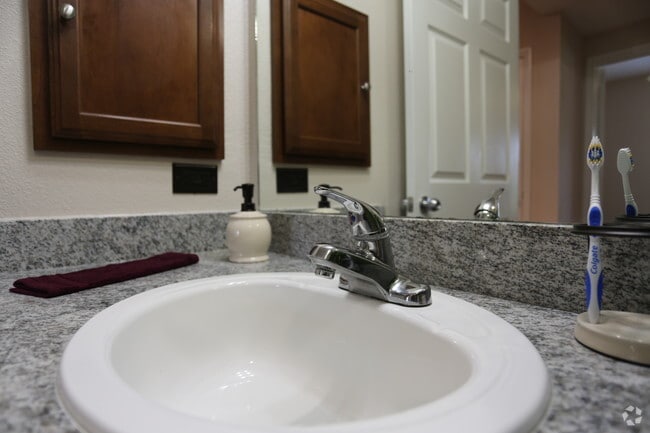 Shiloh Crossing Apartments